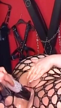 MiLF dominante gioca con la sua miLF fdominante e gioca con la sua schiava a rete deepishnet