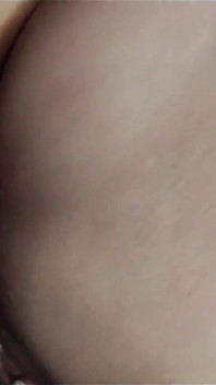 Milf culona en medias tomó mucho semen en su dulce coño