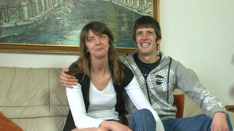 BB video: 射精とオーガズムに満ちた熱心で冷酷な3P - 3