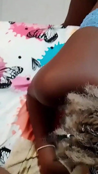 mainne apni hot sauteli bahan se kaha ki vah behatar tarike se kapre utaarti hai aur us choot ko nichorti hai jo bari gand uchhal rahi hai - jhodez1