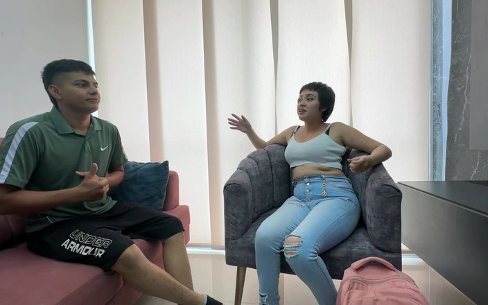 ManuelaAlvarez: Doy Un Rico Y Jugoso Regalo a Mi Latina Hermanastra...