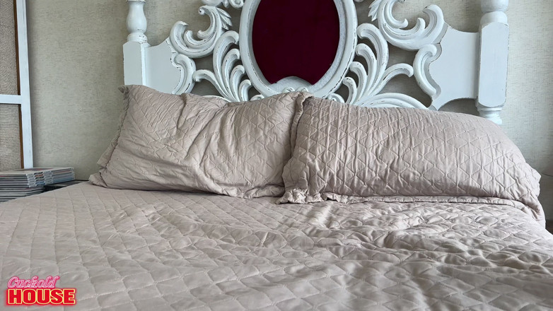 CuckoldHouse: Zamężna milf zdradza męża rogacza z dwoma mężczyznami