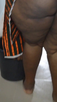 Bà nội trợ bbw Queen_vusi hứng tình trong khi dọn dẹp, cô ấy muốn con cặc của bạn bên trong cô ấy, cô ấy nói tôi xuất tinh quá nhanh