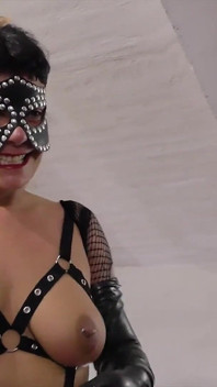 Signorina karlin gioca duramente con la vecchia schiava