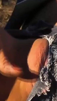 Ateşli latin Arjantin'de açık havada striptiz yapıyor