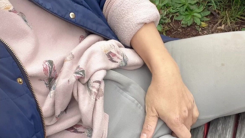 sweethanajapanese: Memek aduhai cewek ini dipaksa kencing dari belakang sampai dia...