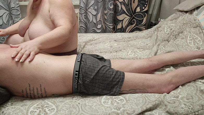 Zona901: Соседка делает массаж и минет с глотанием спермы