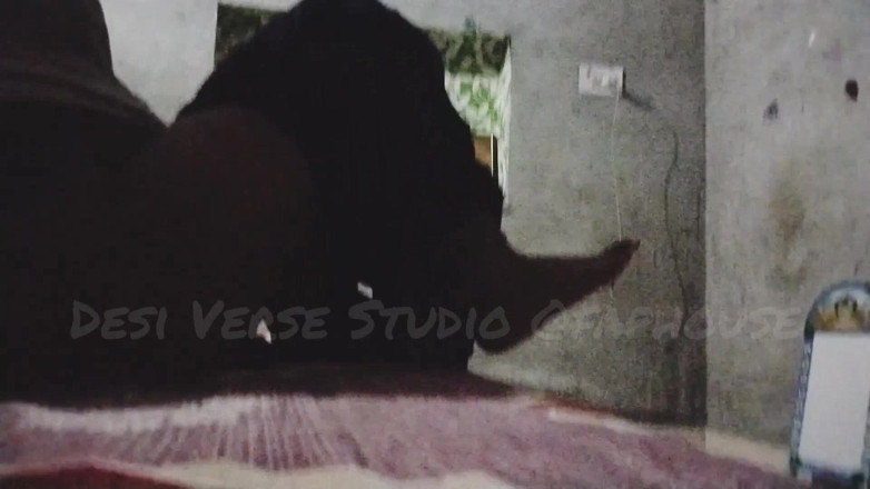 Desi Sex Slave: Doggystyle und reiten, großen schwanz ficken mit abspritzen auf den...