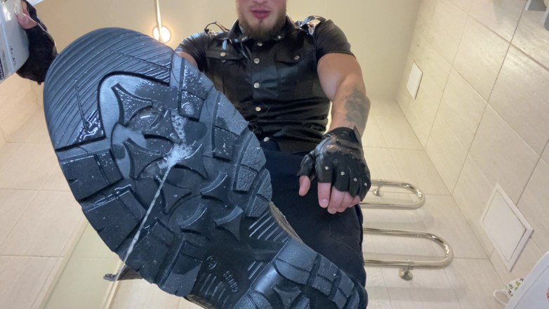 Hunky time: Leather Sir - Smoke
