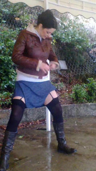 Mature Woman Powerful Pissing Stream in Stockings