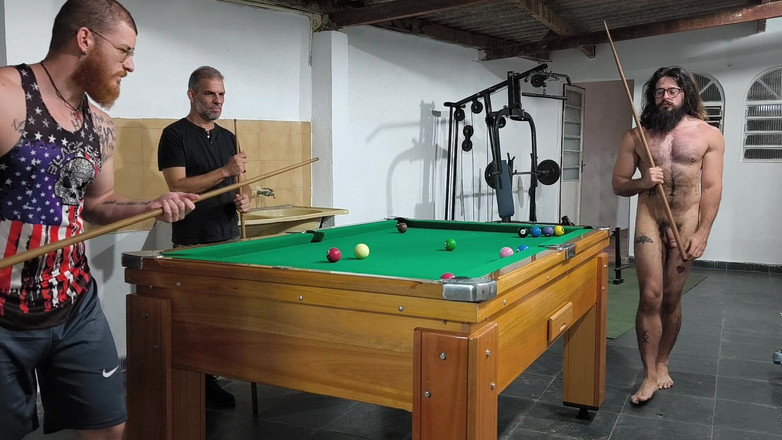 carmonaoficial: Mit Freunden spielen und sich ausziehen