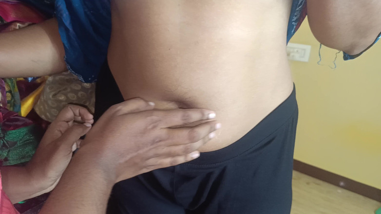 Laxi ammu: Studentă lesbiană cu sora ei vitregă