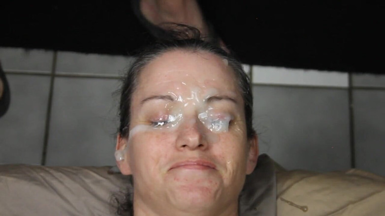Dirty Dees: Dirty Dees Gets Her Face Blasted