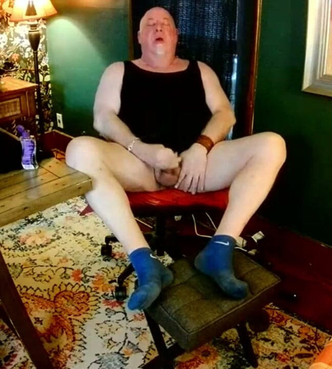 beardaddychub: Beardaddychub Showing off and Cumming!