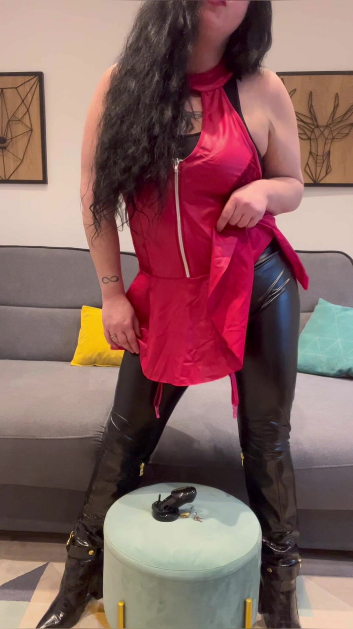 Maitresse Clara: İffüzlük Kafesinde Olmaya Şartlandırıldı