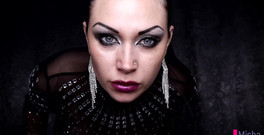 Goddess Misha Goldy: Implora per la dea sputa!