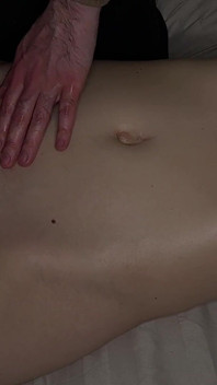 Massage à l’huile pour trembler le bonheur : double orgasme !