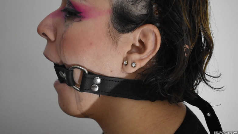 Selfgags Latina Bondage: Vagabunda treinando em progresso