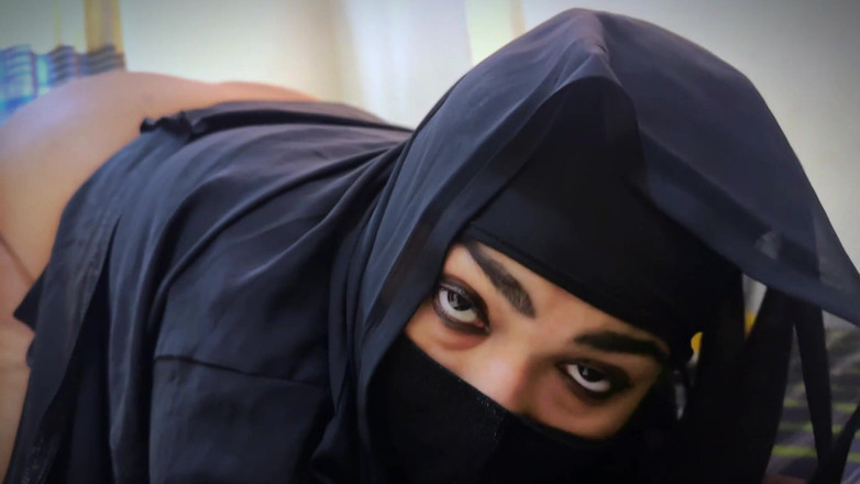 Aria Mia: Hete stiefmoeder met dikke kont en grote tieten krijgt seks...