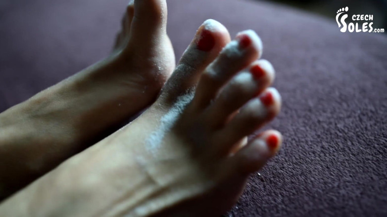 Czech Soles - foot fetish content: Облизування її підліткових ніг і довгих ніг по всьому тілу