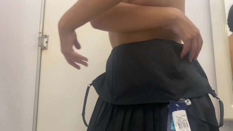 AndreaBellotiStar: 购物中心的穿衣亭