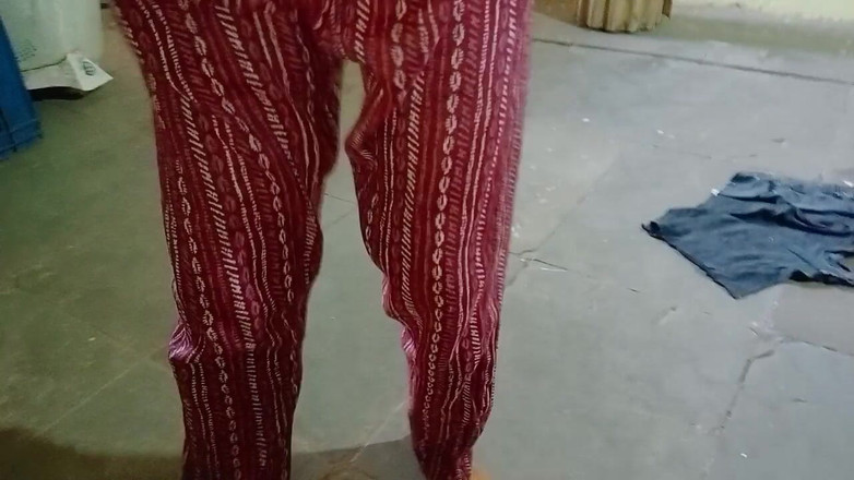 NikiRathod: Nyepong kontol, ngentot, ngentot memeknya di rumah tua- bagian 1