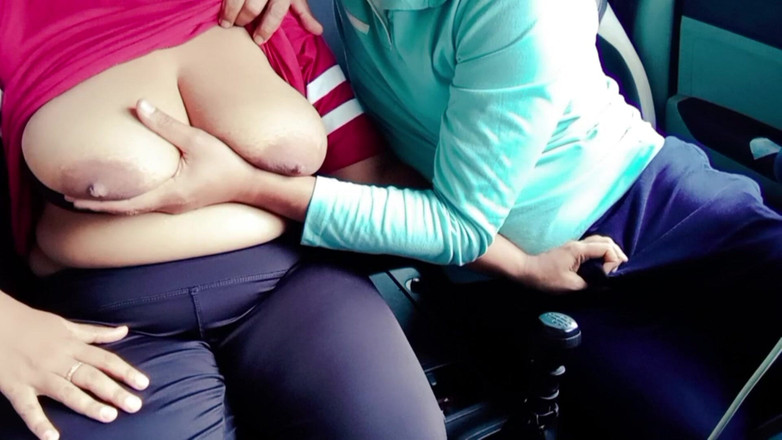 Your Arya: Bhabhi desi India dengan tetek besar memberikan blowjob, pancutan mani -...