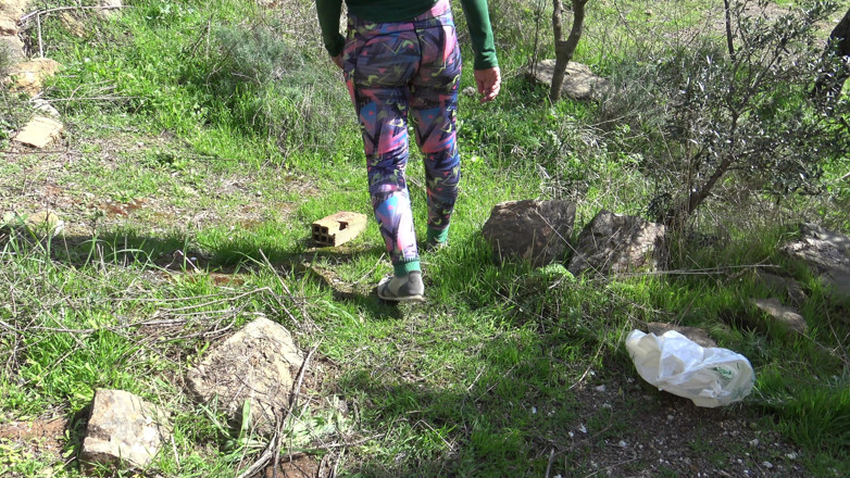 Stepmom Susan: Špinavá děvka manželka nechá zvráceného cizince masturbovat na její chlupatou...