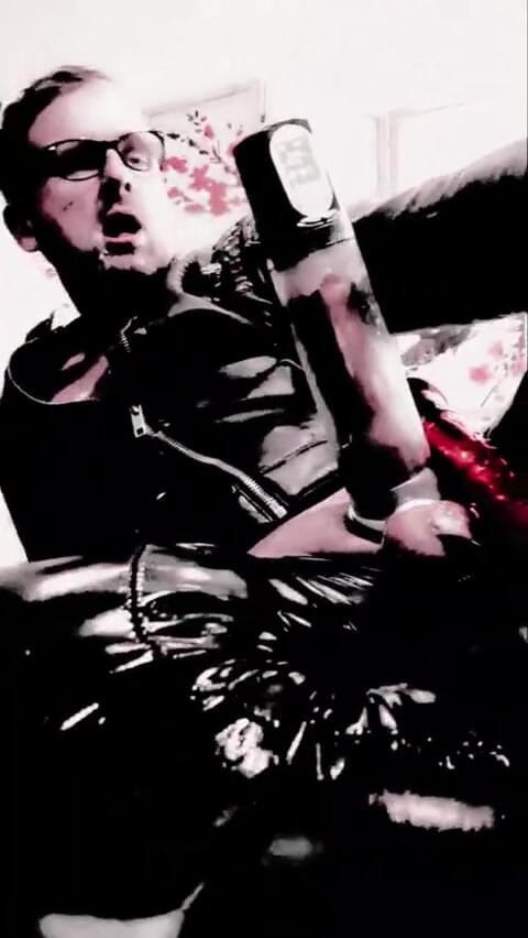 Slutboyben: Il ragazzo troia in cam4 dildo scopata in gola