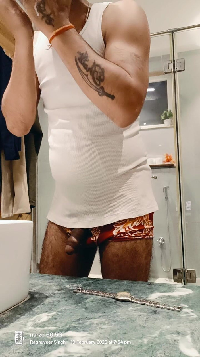 Rajasthani-old-lover: Yarağım dışarı çıkarken hazırlanıyorum