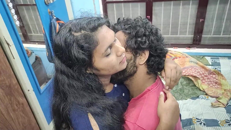 Vaishnavysharunraj: Blaue Top removal heiße romantik, Lippen loc, möpse lutschen und...