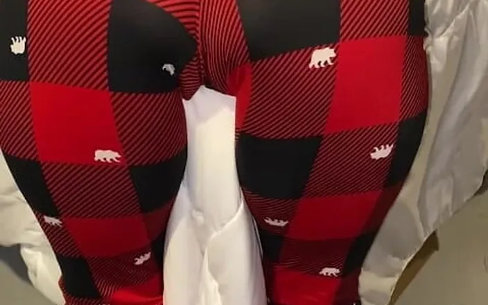Naelor: Melove Sexy Butt in Tight Red &amp; Black Pants