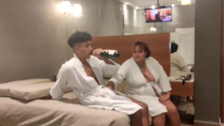 ALISONGONZALEZ26: Moje argentinská kamarádka mi ukazuje svůj nový dům a nemohu...