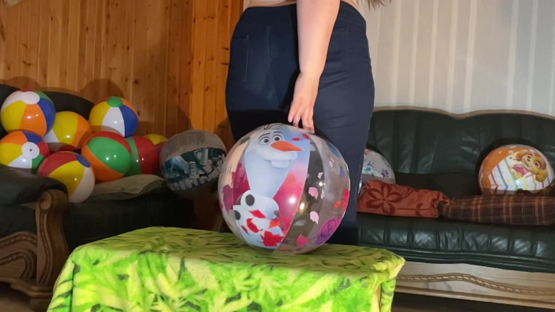 BeachBallsDuo: Weve Totaly Rozdrceno Dalších 21 barevných plážových míčů! 40-60 cm 2 kamery s...