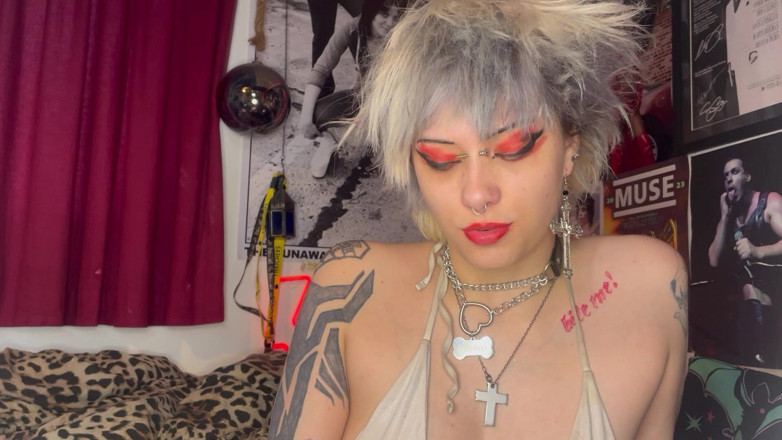 Glitterqueen1999: Ağız turu kırmızı ruj gotik kız