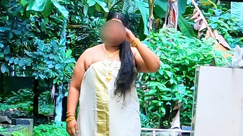 Anne Ipe: Desvelando en cuerpo sexy al aire libre, mallu milf en...