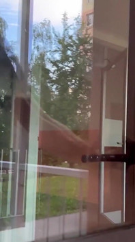 Kanepede seks bu dengesiz arkadaşlara bir sürü ateşli döl veriyor!
