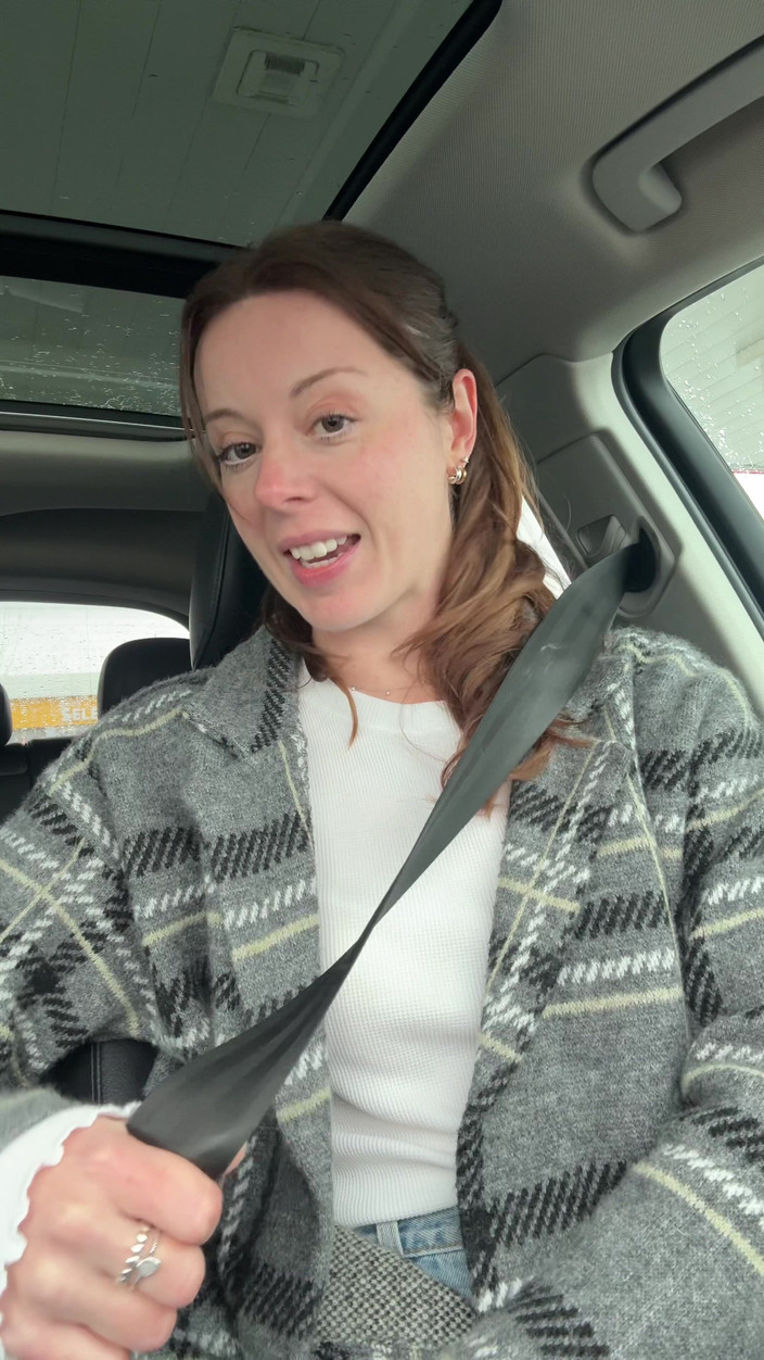 Nadia Foxx: 내 가스를 펌핑하는 동안 너무 큰 소리로 사정하지 않으려고