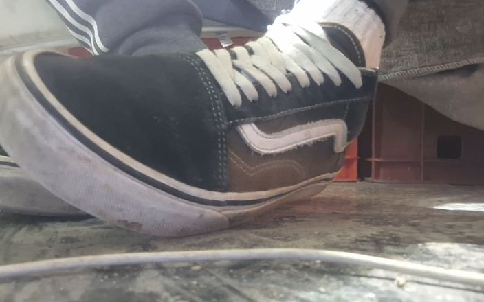 Vans play: Kakiku di vans