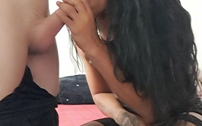 Valera Toro: Frumoasă fată trans columbiană lasă o mulțime de cremă să...