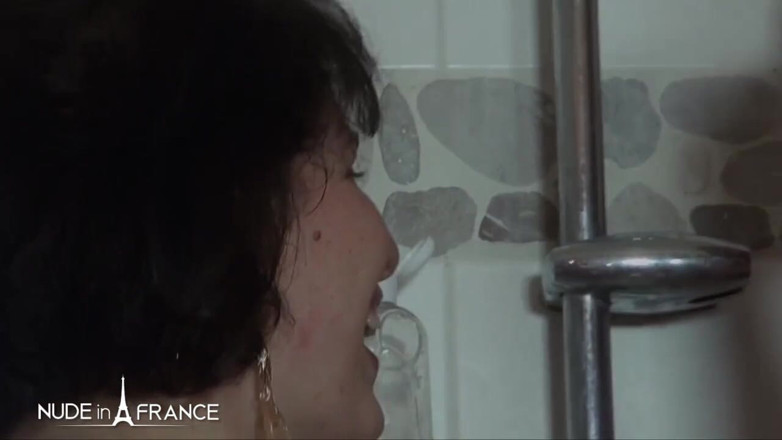 Nude in France: Phoebe, nympho gemuk, masturbasi dan di-anal sama 2 pria