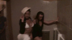 Femdom Austria: Joschi ukarany w publicznych toaletach