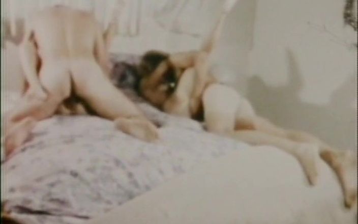 Vintage megastore: Eski moda şekilde mutlu nostaljik üçlü seks