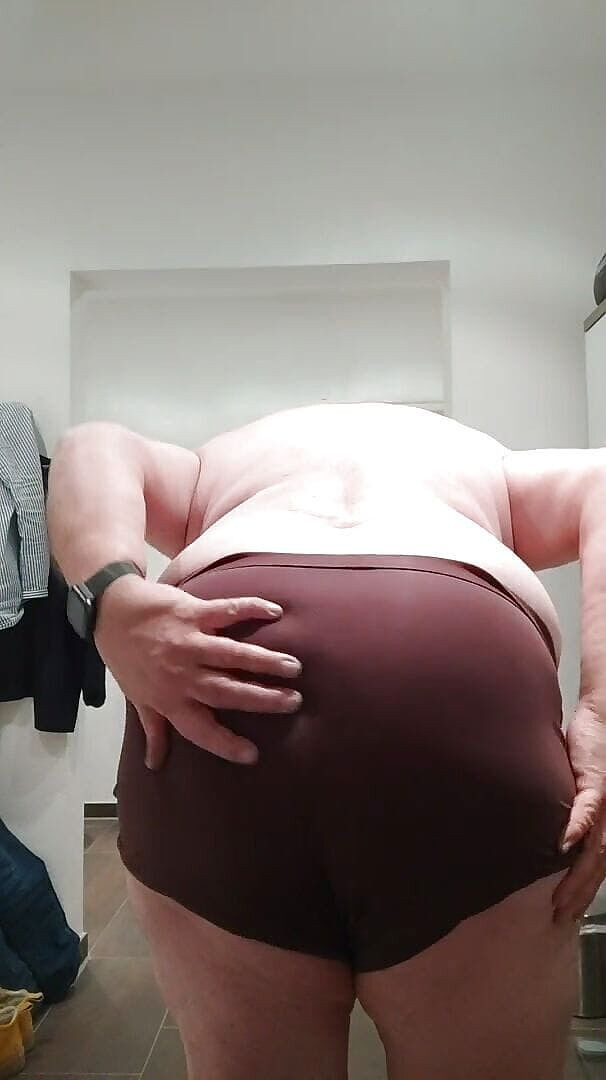 Belt in the Evening for Red Tits After Piss (Karlchengeil) Belt in the Evening for Red Tits After Piss (Karlchengeil)