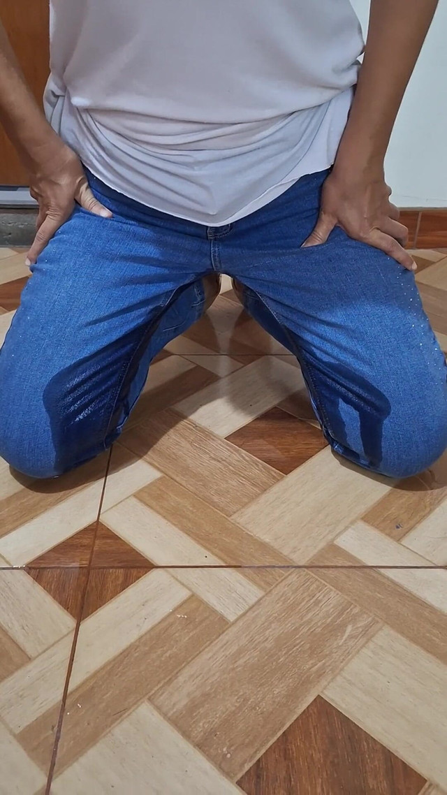 Jeans Wet with Pee Bitch Likes (Agnes Swallow) Jeans Wet with Pee Bitch Likes (Agnes Swallow)