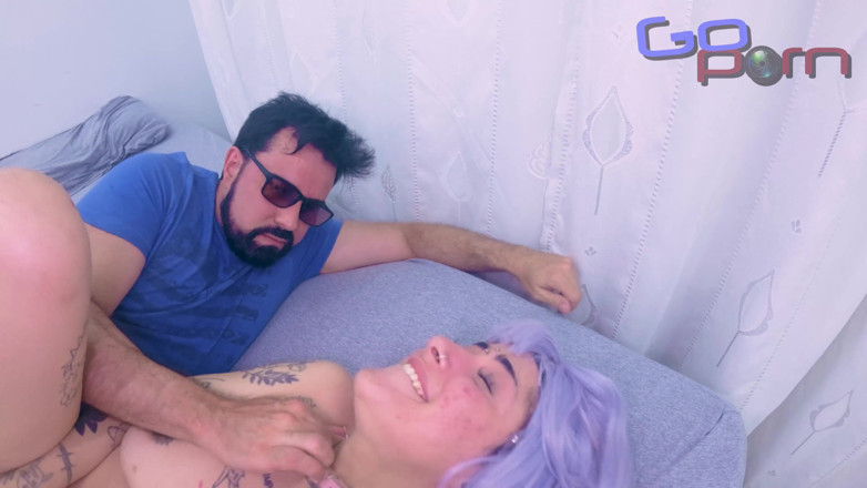 Go Porn: Худенька красуня любить давати їй дупу, член заходив глибоко в дупу