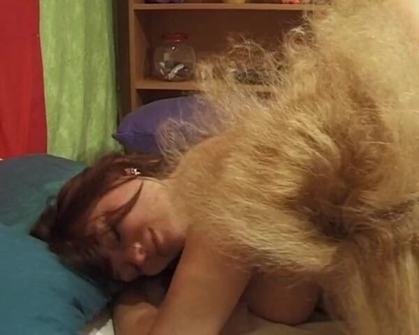 YOUR FIRST PORN: Belaian lesbian