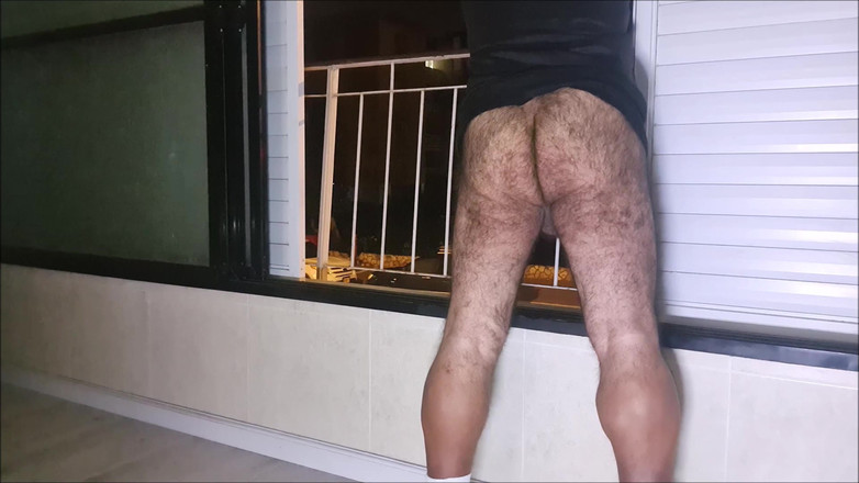 Ilovetobenaked: Více měsícování a obnažování z mého balkónu