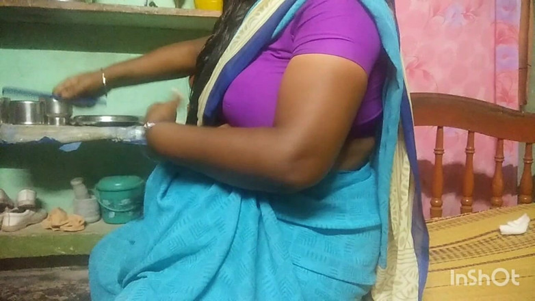 Priyanka314: La casalinga indiana fa una sega alla zia
