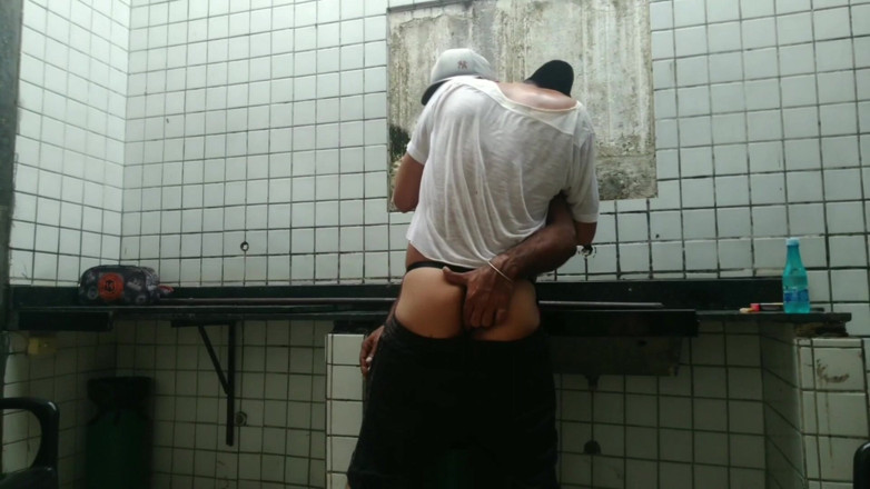 MiguellTrajano: Bareback dans une salle de cinéma est la meilleure façon...